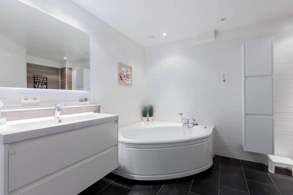 Superb Central Location, No Car Needed - Spacious Akureyri Exterior foto